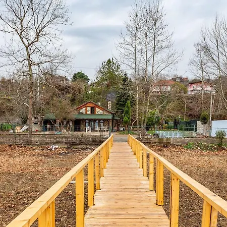 Charming On The Shore Of Sapanca ساكاريا