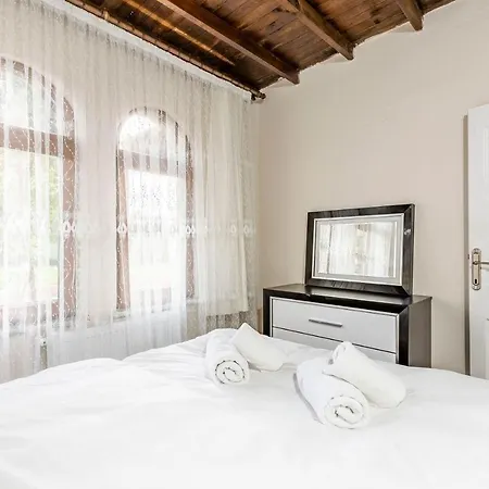 Charming On The Shore Of Sapanca فيلة