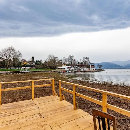 Charming On The Shore Of Sapanca فيلة